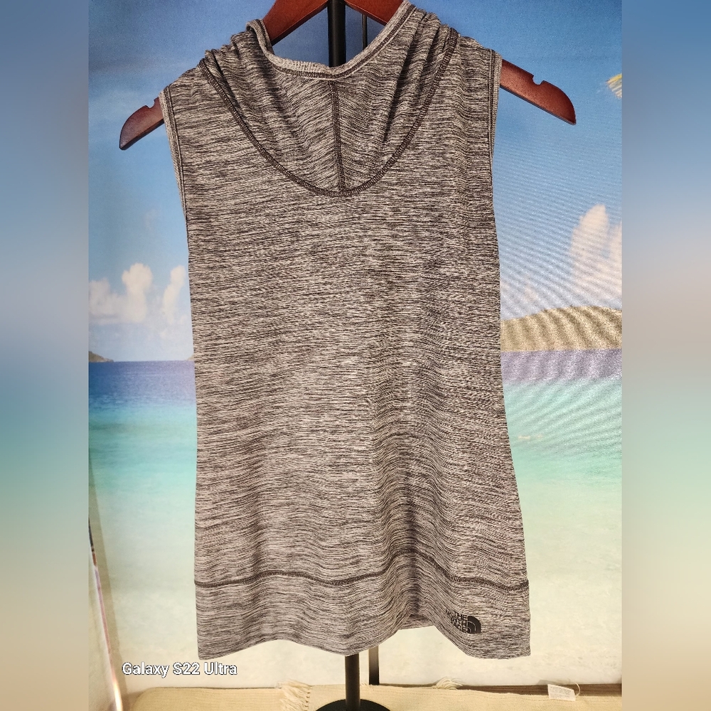 🏝 The North Face Heathered Gray Tank Top